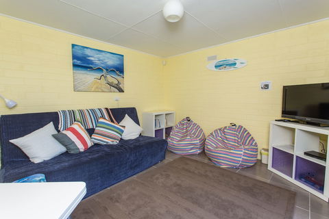 'Cliff 64' Cliff Top Home - Holiday Adelaide 4