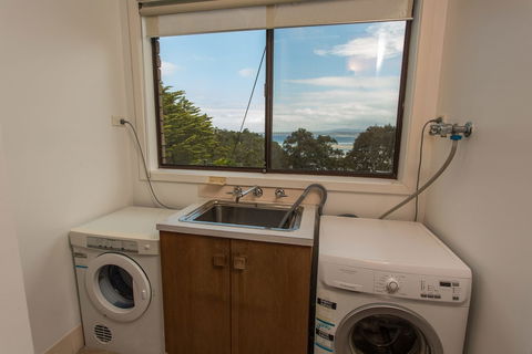 'Cliff 64' Cliff Top Home - Holiday Adelaide 1