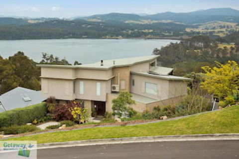 Ooranya - On Top Lake - Holiday Adelaide 0