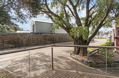 JOHANSSONS PERCH COTTAGE - Holiday Adelaide 1