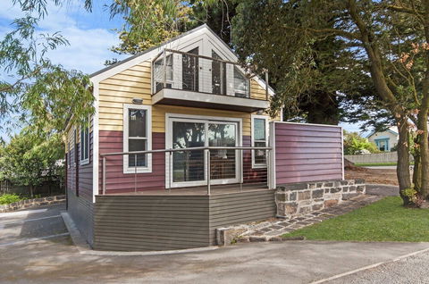 JOHANSSONS PERCH COTTAGE - Holiday Adelaide 3