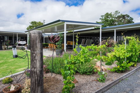 Granite Belt Motel - Holiday Adelaide 1