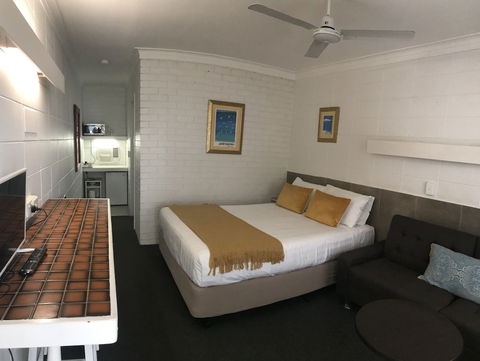Surf Street Motel - Holiday Adelaide 4