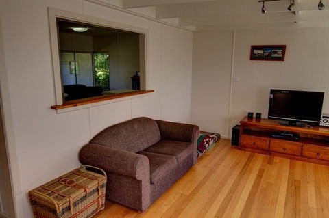 Henny's Of Merimbula - Holiday Adelaide 4