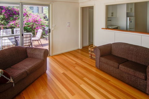 Henny's Of Merimbula - Holiday Adelaide 1