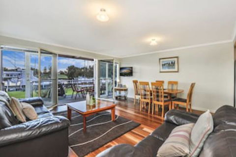 JOHANSSONS PERCH No. 1 - Holiday Adelaide 0