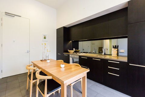 GEORGE, 1BDR North Melbourne Apartment - Holiday Adelaide 3