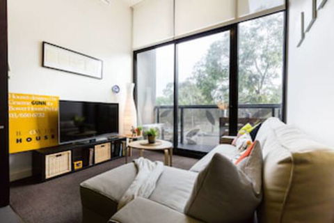 GEORGE, 1BDR North Melbourne Apartment - Holiday Adelaide 0