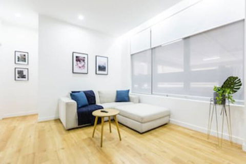 HAZEL, 3BDR Melbourne Apartment - Holiday Adelaide 0