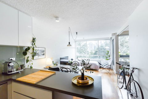 ISAAC, 1BDR South Melbourne Apartment - Holiday Adelaide 4