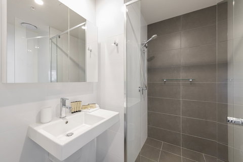 Astra Apartments Newcastle East - Holiday Adelaide 1