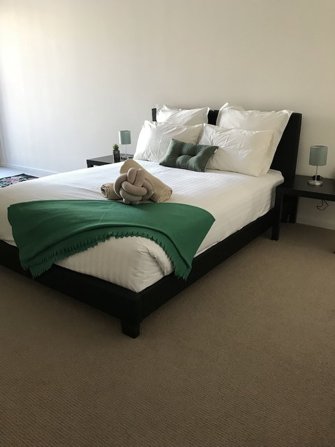 Ther Rich Stunning CBD Apartments - Holiday Adelaide 3