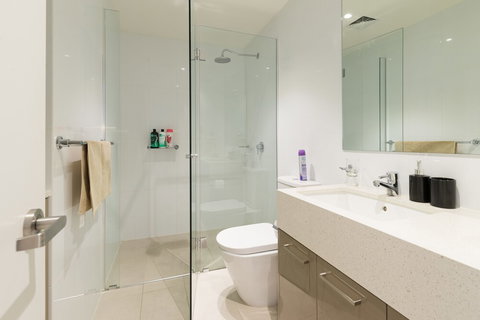 Ther Rich Stunning CBD Apartments - Holiday Adelaide 5