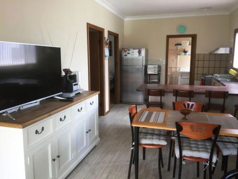 Flat 2 42 McMillan Rd - Holiday Adelaide 7