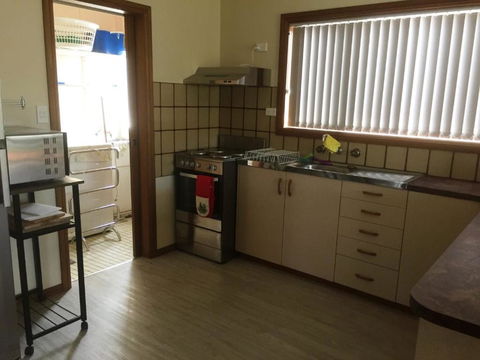 Flat 2 42 McMillan Rd - Holiday Adelaide 6