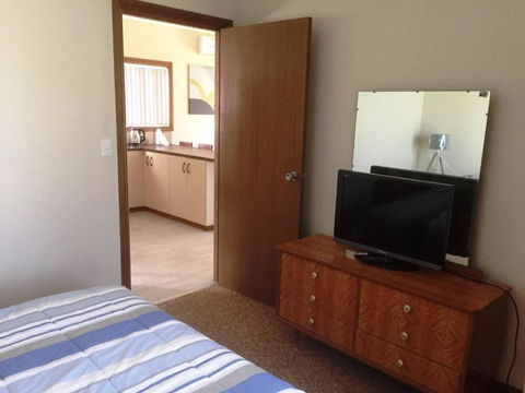 Flat 2 42 McMillan Rd - Holiday Adelaide 4