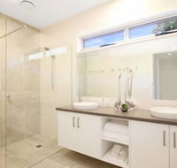 18 on Rayner - swish apartment Myrtleford - Holiday Adelaide