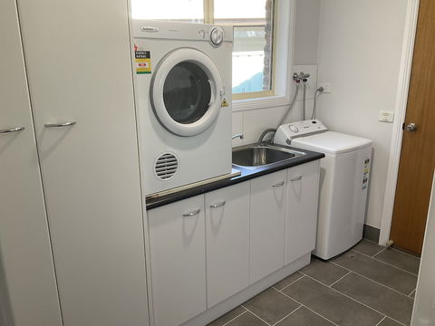 Valley View Townhouse - On The RAIL TRAIL - Holiday Adelaide 3