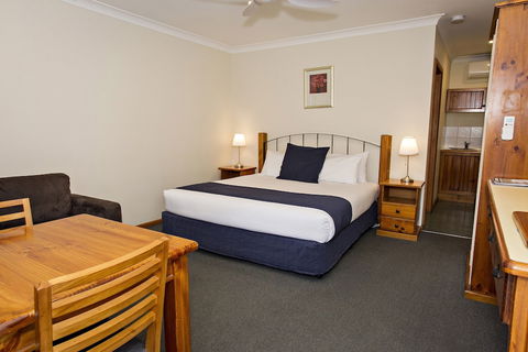 Colonial Motel And Serviced Apartments - Holiday Adelaide 1