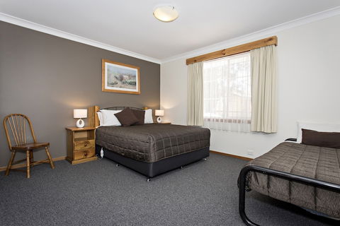 Colonial Motel And Serviced Apartments - Holiday Adelaide 2