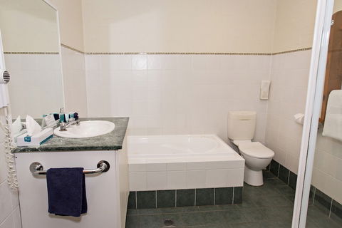 Colonial Motel And Serviced Apartments - Holiday Adelaide 3