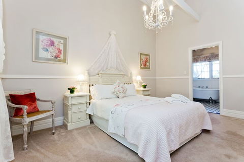 Oak Tree Cottage - Mundaring - Holiday Adelaide 6