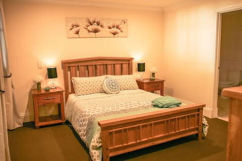 Oak Tree Cottage - Mundaring - Holiday Adelaide 0