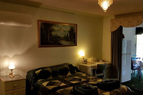 Ballarat Tranquility Cottages - Holiday Adelaide 5