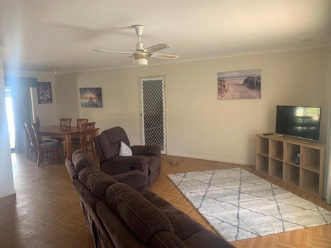 Gin Gin Budget Accommodation - Holiday Adelaide 3
