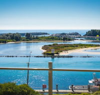 Southbound Escape at the Wharf - Holiday Adelaide