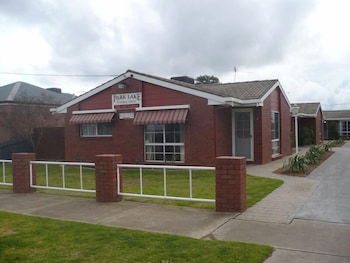 Parklake Holiday Units - Holiday Adelaide 6