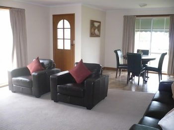 Parklake Holiday Units - Holiday Adelaide 0