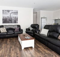 4 Bedroom Inner City Townhouse  Sleeps 9 - Holiday Adelaide