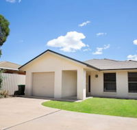 Lovely 3 Bed 2 Bath in the City Centre - Holiday Adelaide