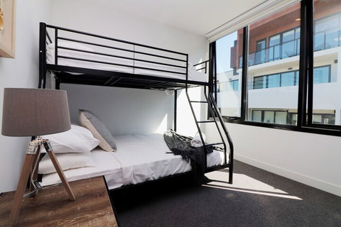 Queen Of Northcote Views Rejuvenate Stays - Holiday Adelaide 5