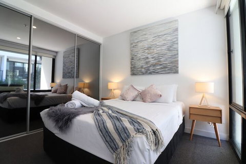 Queen Of Northcote Views Rejuvenate Stays - Holiday Adelaide 3
