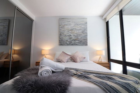 Queen Of Northcote Views Rejuvenate Stays - Holiday Adelaide 1