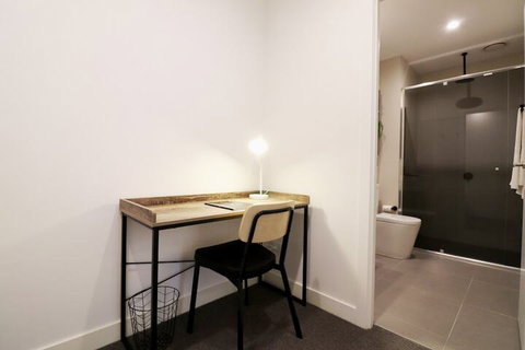 Queen Of Northcote Views Rejuvenate Stays - Holiday Adelaide 4