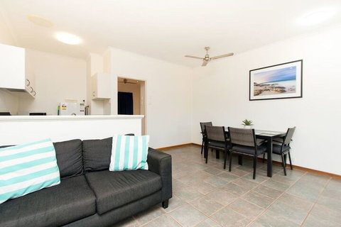 Cable Beach Apartments - Holiday Adelaide 5