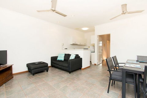 Cable Beach Apartments - Holiday Adelaide 3