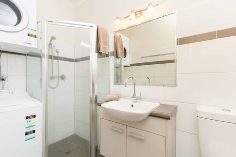 Cable Beach Apartments - Holiday Adelaide 7