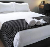Lakeside Retreat  Business - Holiday Adelaide