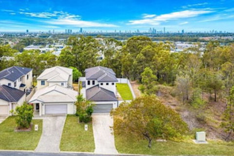 Central Gold Coast Large, Modern, Elevated Home - Holiday Adelaide 1