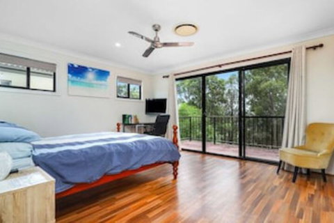 Central Gold Coast Large, Modern, Elevated Home - Holiday Adelaide 5