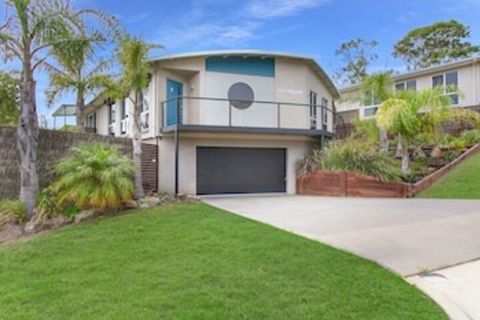 Lake House - Holiday Adelaide 0
