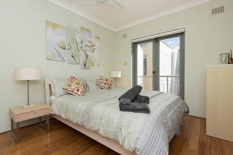 Sydney Inner City Sanctuary - Holiday Adelaide 1