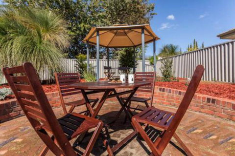 Attadale Excutive Villa - Holiday Adelaide 6