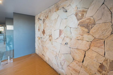 2 Bed Brisbane Resort Apartment - Holiday Adelaide 4