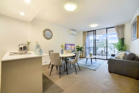 Charming & Spacious Living In A Serene Location - Holiday Adelaide 0