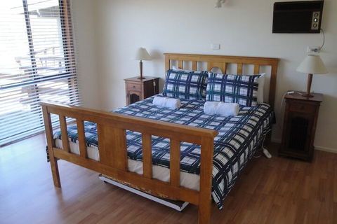 Delatite Apartments Merrijig - Holiday Adelaide 2